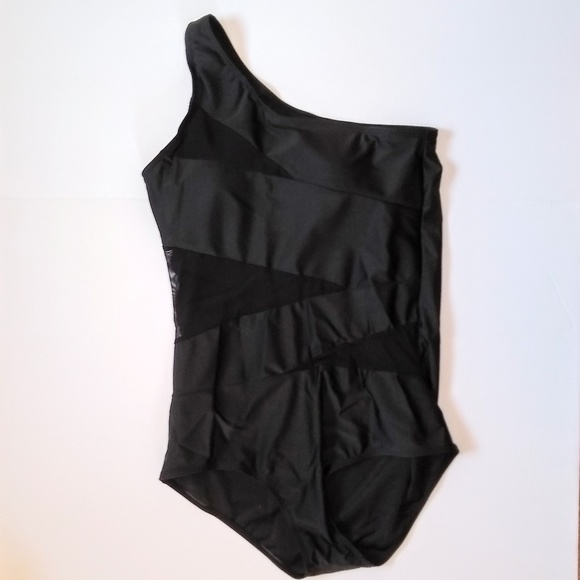 🎉HP🎉Boutique Plus Size Sleek Black Swimsuit - Picture 4 of 8